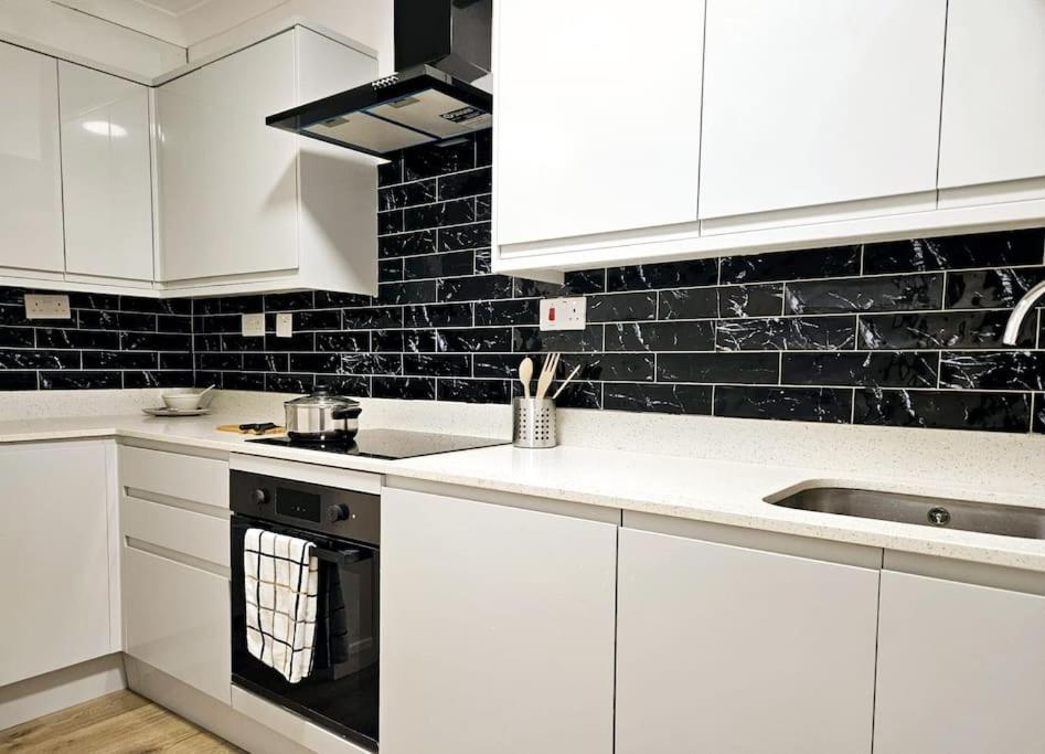 Wonderful Apartment In Wembley London Exterior photo