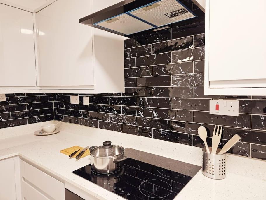 Wonderful Apartment In Wembley London Exterior photo